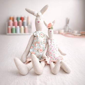 TECIDO TRICOLINE EXCLUSIVO 100% ALGODÃO-PÁSCOA DOS SONHOS-PAINEL COELHA MÃE E FILHA-DGPS914600